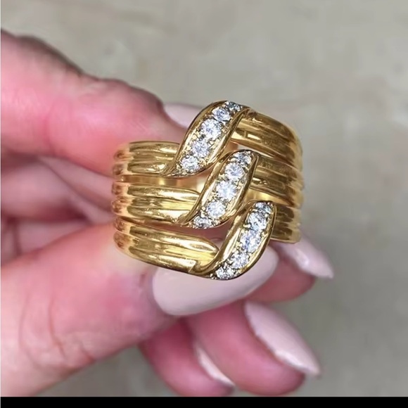 Elegant Gold Diamond like Ring - Picture 2 of 4